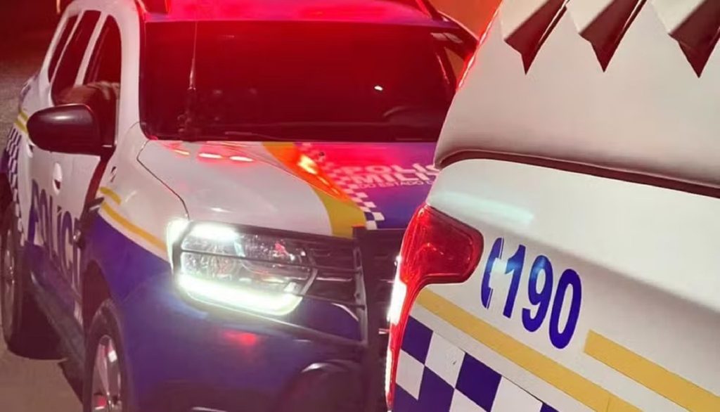 Jovem é desarmado e morto após sacar arma durante discussão, diz PM