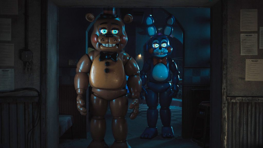‘Five Nights at Freddy’s 2’ traz novos elementos para franquia, mas repete erros do filme original; g1 já viu