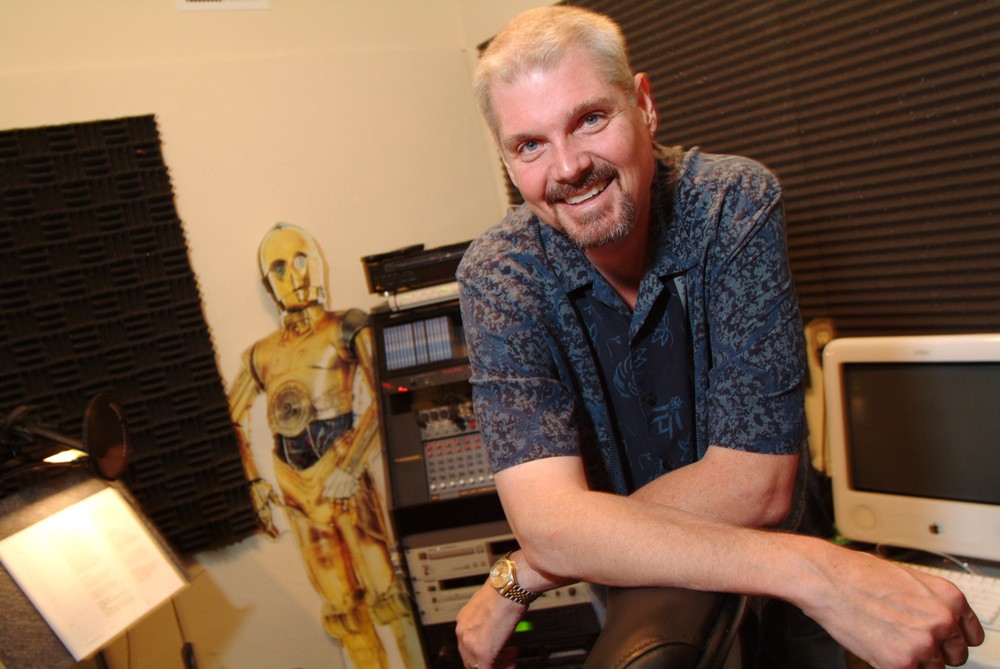 Tom Kane, dublador em ‘Star Wars’ e ‘As Meninas SuperPoderosas’, morre aos 64 anos, diz site