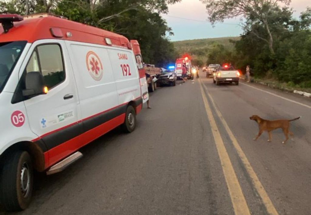 Mulher morre e três pessoas ficam feridas em acidente na BR-010