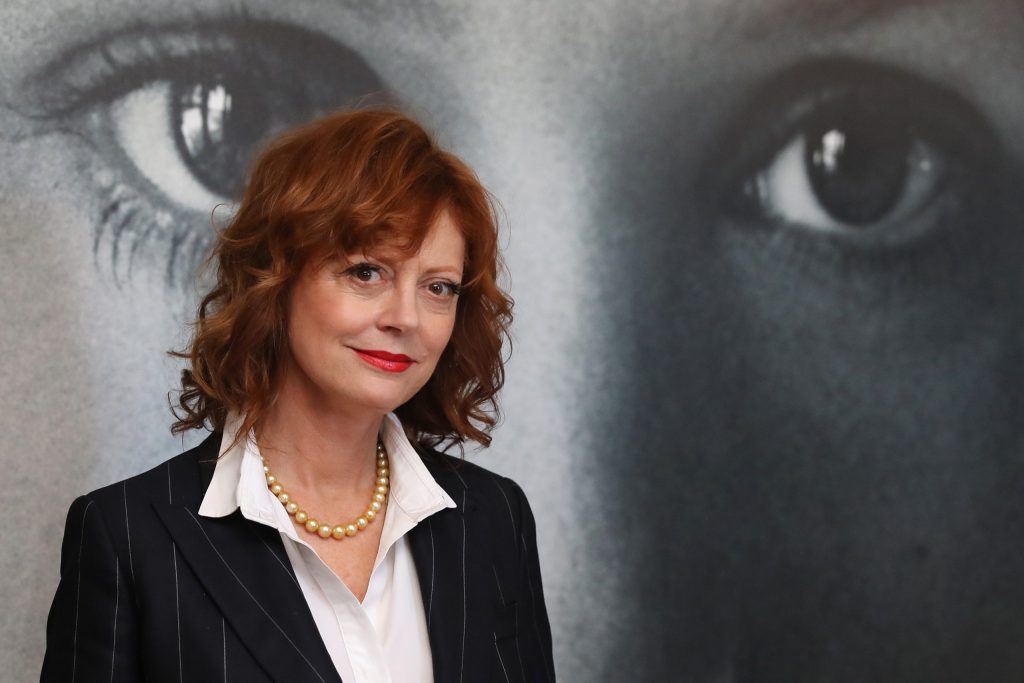 Susan Sarandon e Hannah Einbinder são presas em protesto contra Benjamin Netanyahu